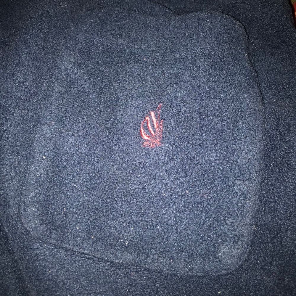 Blue and red Nautica symbol on the pocket,